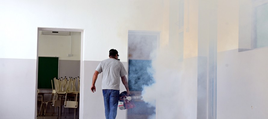 Operativos de fumigación en escuelas para prevenir el dengue
