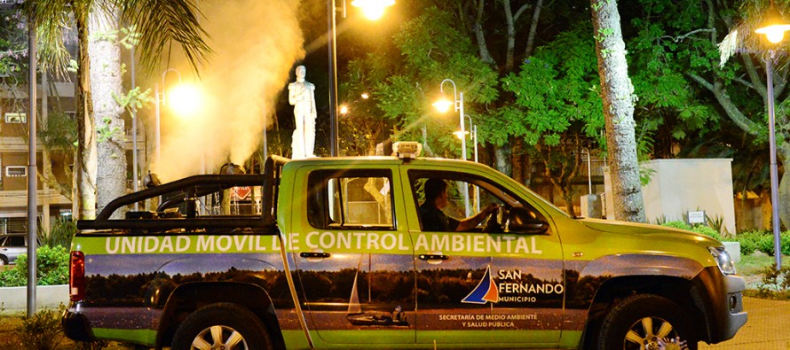 Continúa la fumigación nocturna en plazas y espacios públicos por el dengue