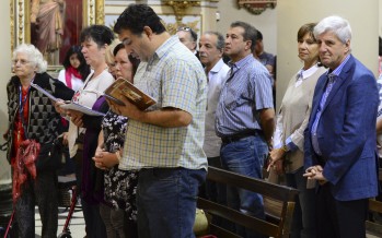 Andreotti compartió con los vecinos la Misa de Pascua de Resurrección en la parroquia Aránzazu