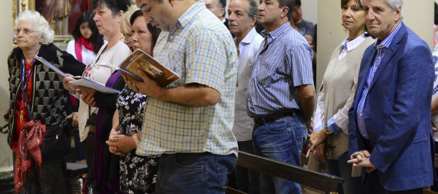 Andreotti compartió con los vecinos la Misa de Pascua de Resurrección en la parroquia Aránzazu