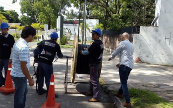 Extienden la fibra óptica y colocan postes nuevos para instalar cámaras de seguridad