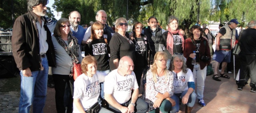 Acto en Plaza Pellegrini a 42 años del golpe cívico militar