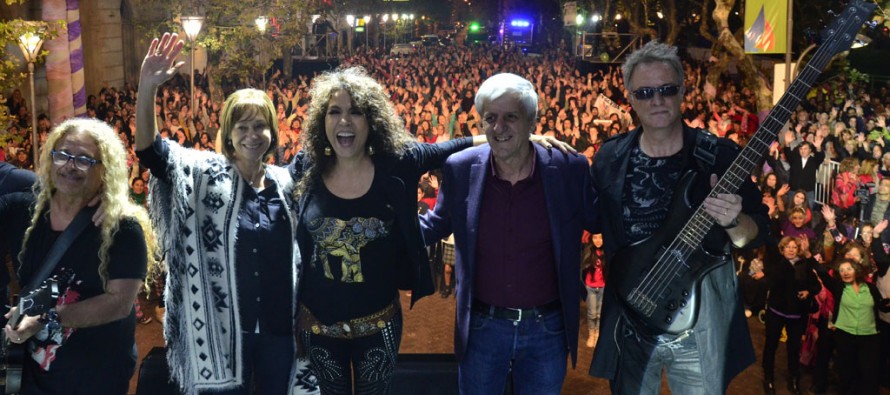 Patricia Sosa brindó un espectáculo en Plaza Mitre