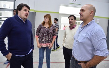 El subsecretario de Deportes de la Provincia recorrió los polideportivos municipales