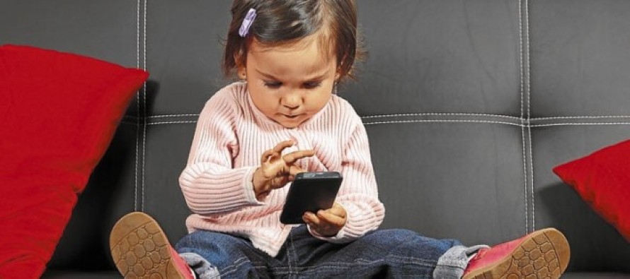 Los riesgos de usar el celular como ‘chupete electrónico’