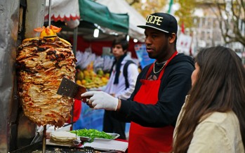 Hoy es la última jornada de la Feria de las Colectividades en Plaza Mitre