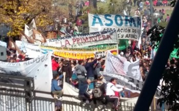 Movilizaciones de distintos gremios para reclamar al gobierno provincial la reapertura de paritarias
