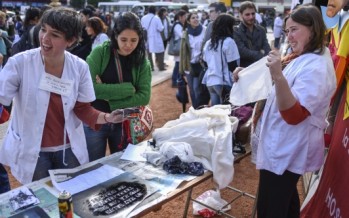 Con marcha y carpa blanca, médicos bonaerenses iniciaron paro de 72 horas
