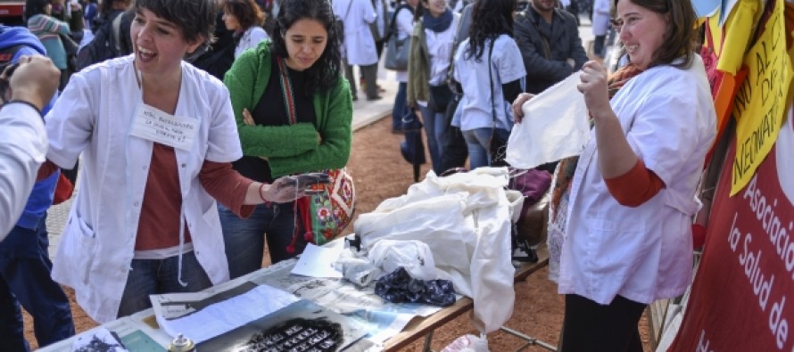 Con marcha y carpa blanca, médicos bonaerenses iniciaron paro de 72 horas