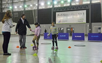 Se incorporó clases de patín para chicos con capacidades diferentes en el Poli 1