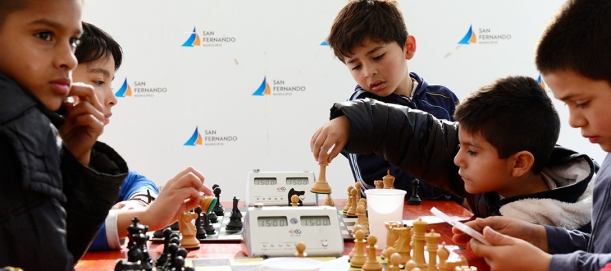 Encuentro de ajedrez con alumnos de Villa Ballester en el Poli N°3