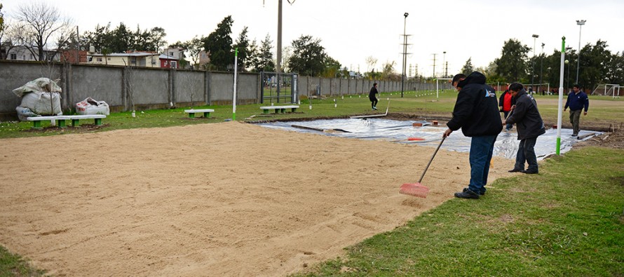 En las instalaciones del Poli N°1 se construye la primera cancha de beach vóley