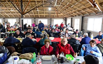 Más de 300 abuelos participaron de la ‘Copa del Bicentenario’ en el Poli N° 3