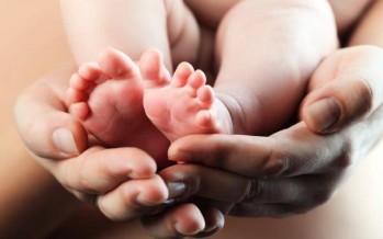 Un matrimonio de Victoria adoptó en tiempo récord una beba rechazada por su madre y su abuela