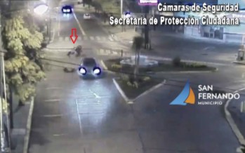 Choque entre un motociclista y un auto en Libertador y Del Arca