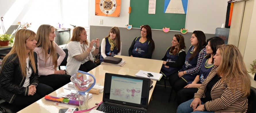 Docentes municipales se capacitan en salud sexual