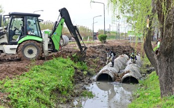Entuban un arroyo en el barrio Presidente Perón para comenzar la construcción del Poli N°9