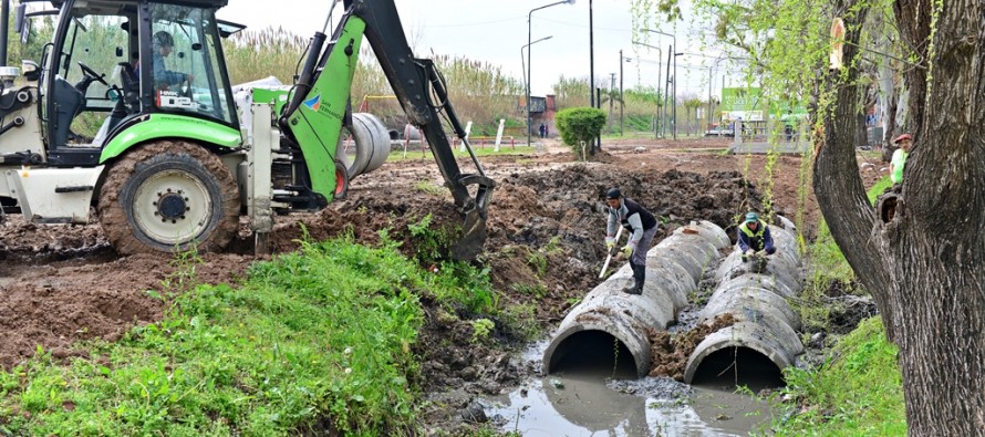 Entuban un arroyo en el barrio Presidente Perón para comenzar la construcción del Poli N°9