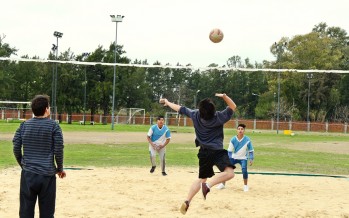 El Poli N° 1 sumó una cancha profesional de beach vóley