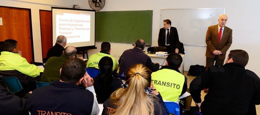 El municipio junto al Automóvil Club Argentino capacita a sus agentes de tránsito