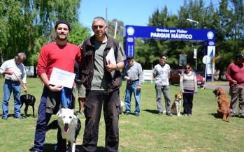 Curso de adiestramiento canino en la entrada del Parque Náutico