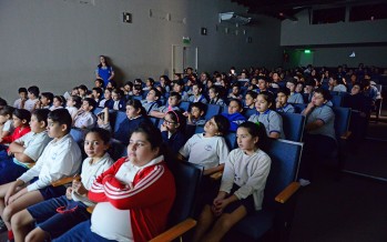 Se realizó una actividad por la diversidad cultural con alumnos de colegios secundarios en el Teatro Martinelli