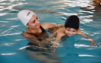 Clases de natación para chicos de 2 y 3 años en los Polideportivos