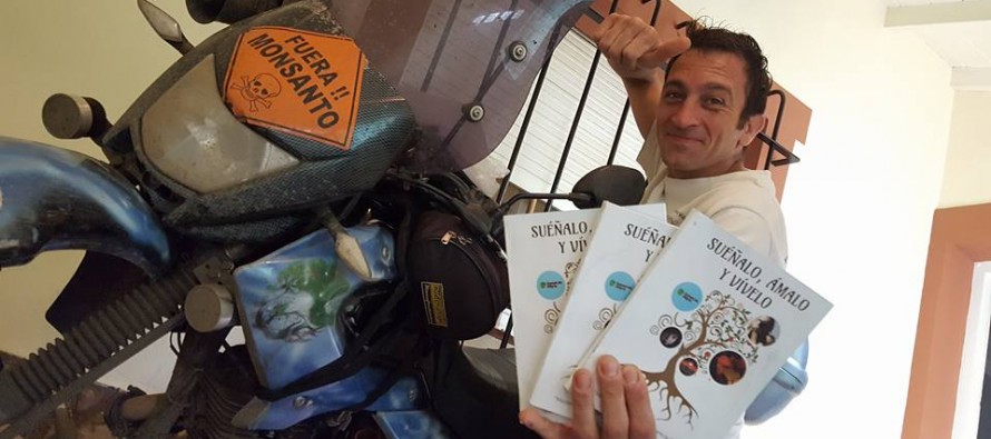 Llegó a San Fernando luego de viajar ocho meses en moto promoviendo un cambio cultural