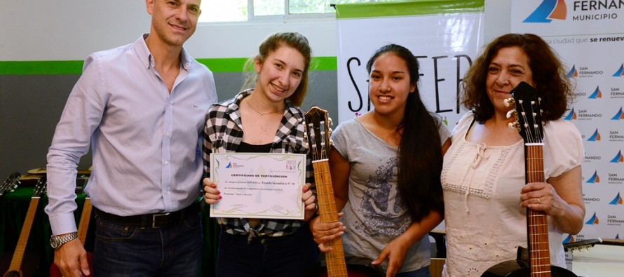 Escuelas recibieron instrumentos musicales como premio por su política de reciclado