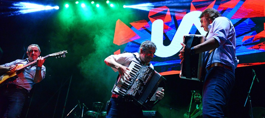 Se celebró la 20° Fiesta del Litoral en la Plaza Carlos Gardel