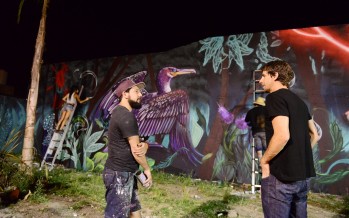 El reconocido artista Martín Ron pintó el mural de la Plaza del Bicentenario