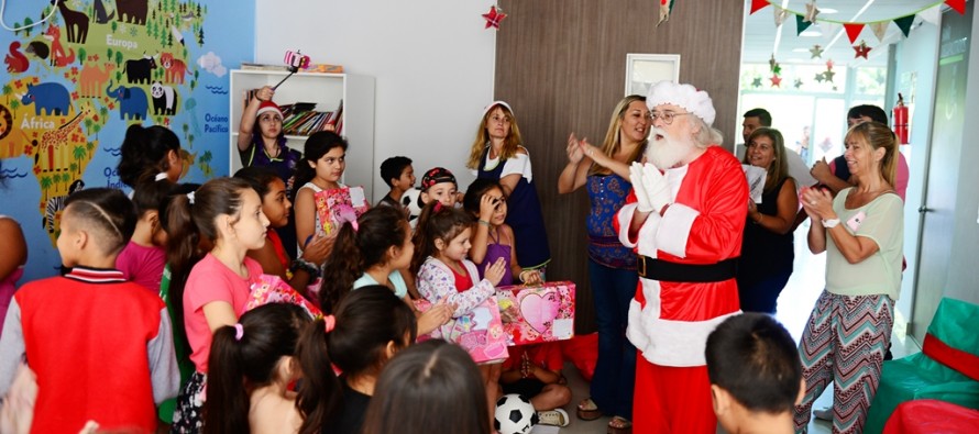 Papá Noel entregó regalos a los nenes de las Unidades de Desarrollo Infantil y los Centros Educativos Integrales