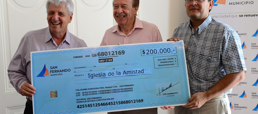 Entrega de subsidio a la Iglesia de la Amistad