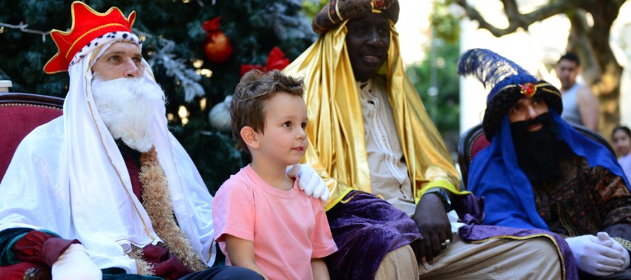 Último día para sacarse una foto con los tres Reyes Magos en Plaza Mitre