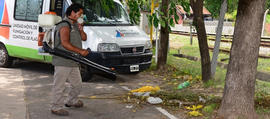 Fumigaciones preventivas contra plagas en las zonas aledañas a las vías del tren Mitre