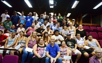 Entrega de subsidio a las murgas que participarán del corso familiar
