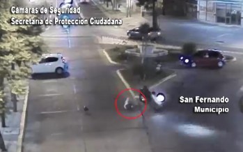 Violento choque de una moto contra un auto en Libertador y Del Arca