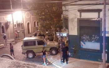 Un auto terminó incrustado en una vivienda en Perón y General Pinto
