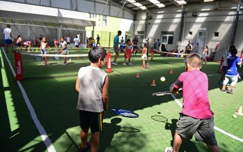 Clases de tenis en las colonias de verano de los polideportivos