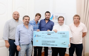 Entrega de un millón de pesos para restaurar la Parroquia Aránzazu