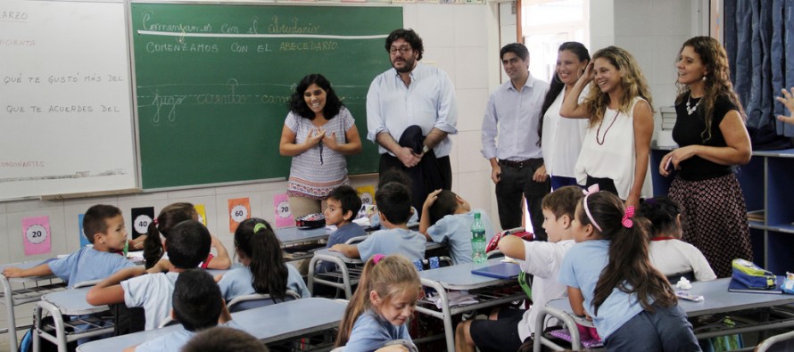 El ministro de Cultura recorrió el Colegio Madre Teresa de Virreyes