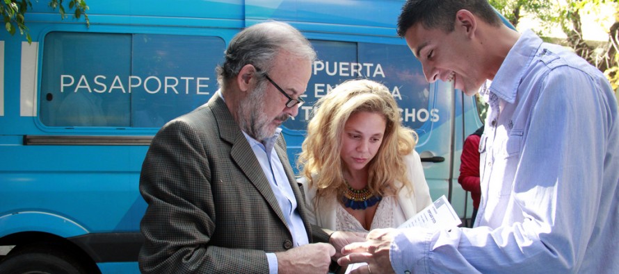 Amadeo visitó el Operativo Interministerial que se realizó en barrio Fate