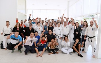Los chicos del Centro Convivencial Terapéutico tuvieron una clase de karate con Hiroyoshi Shiokawa