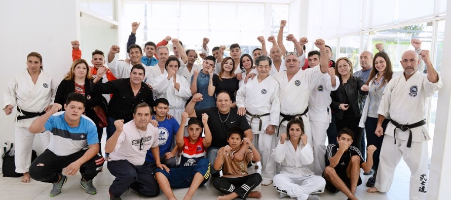 Los chicos del Centro Convivencial Terapéutico tuvieron una clase de karate con Hiroyoshi Shiokawa