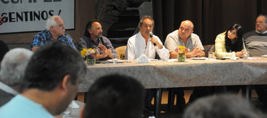 Scioli se reunió con referentes sindicales en Victoria