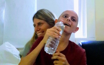 Abrazo solidario «Todos por Mateo»