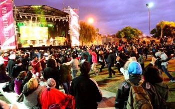 Se celebró el Día de la Patria en la Plaza del Bicentenario con un show del dúo Orellana-Lucca