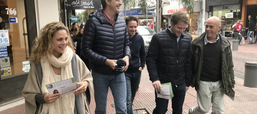 Microactos y apariciones sorpresa para evitar escraches