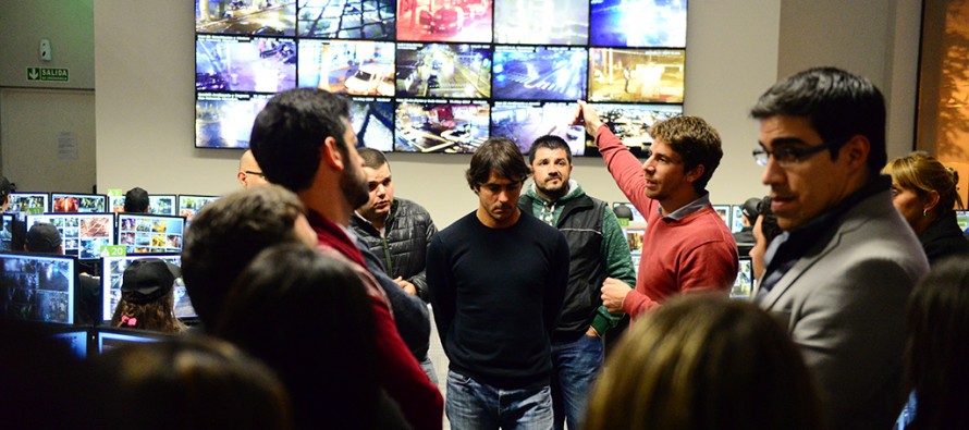 Juan Andreotti recorrió el Centro de Monitoreo con jóvenes de “La Renovadora”