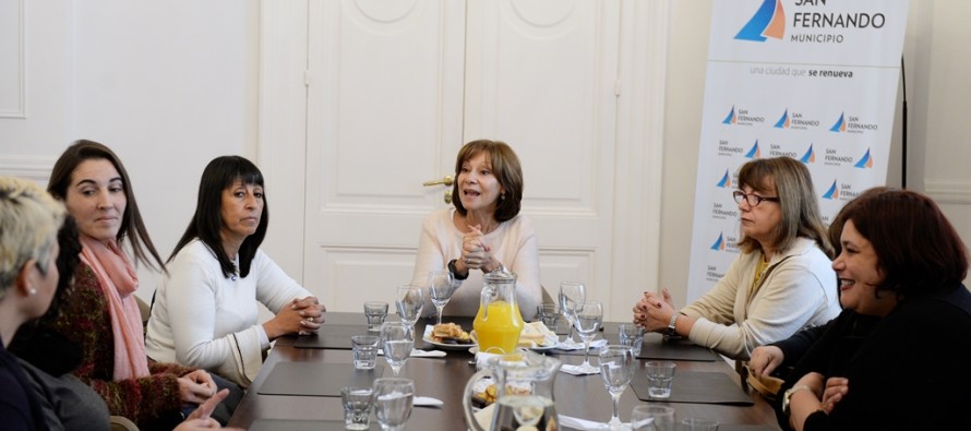 Reunión con mujeres de la Comunidad Cristiana e Iglesia Bautista